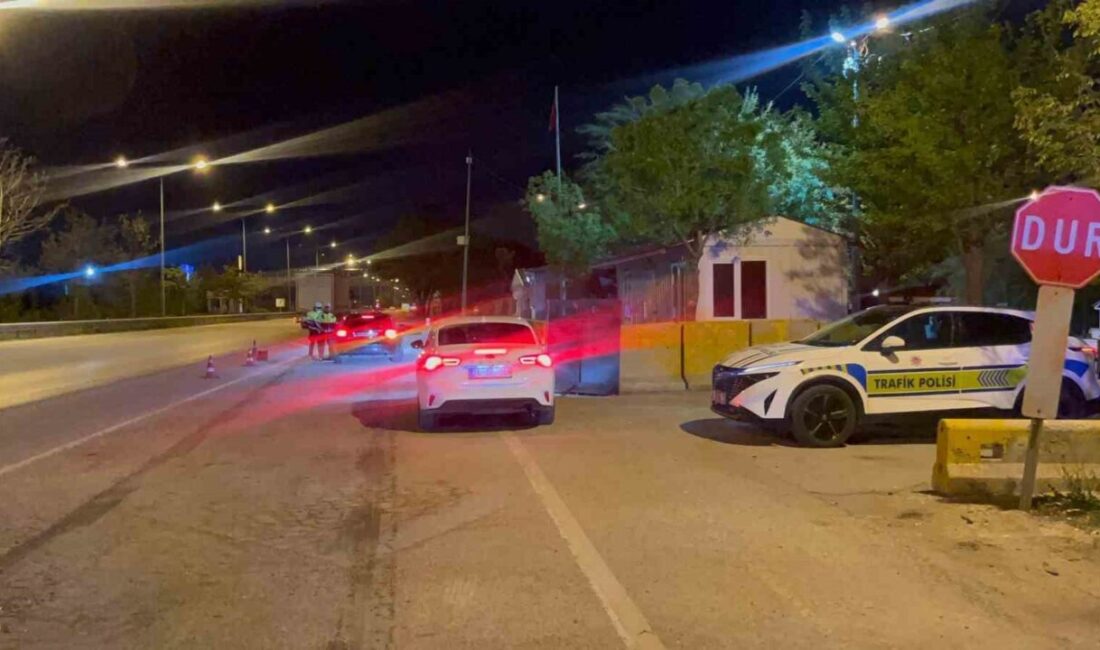 Eskişehir girişinde bulunan polis uygulama noktasında “Dur” ihtarına uymayan sürücü,