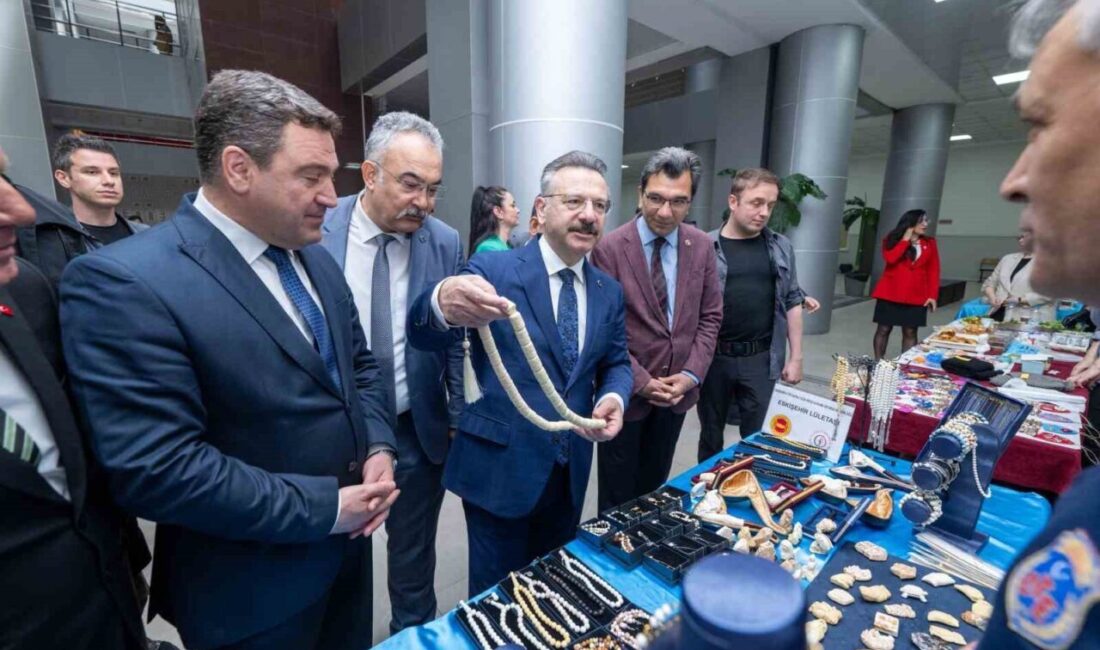 Eskişehir Valisi Hüseyin Aksoy, kas hastalığı (DMD) bulunan 4,5 yaşındaki
