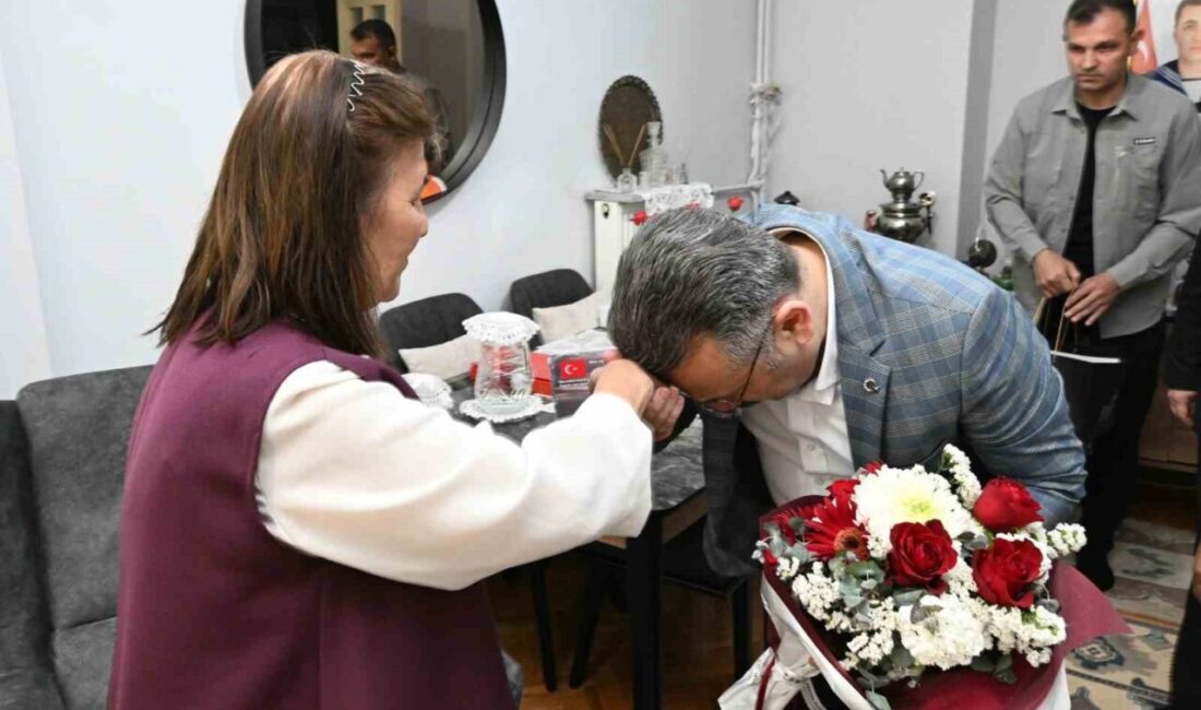 Eskişehir Valisi Hüseyin Aksoy, Anneler Günü dolayısıyla Şehit İkmal Onbaşı