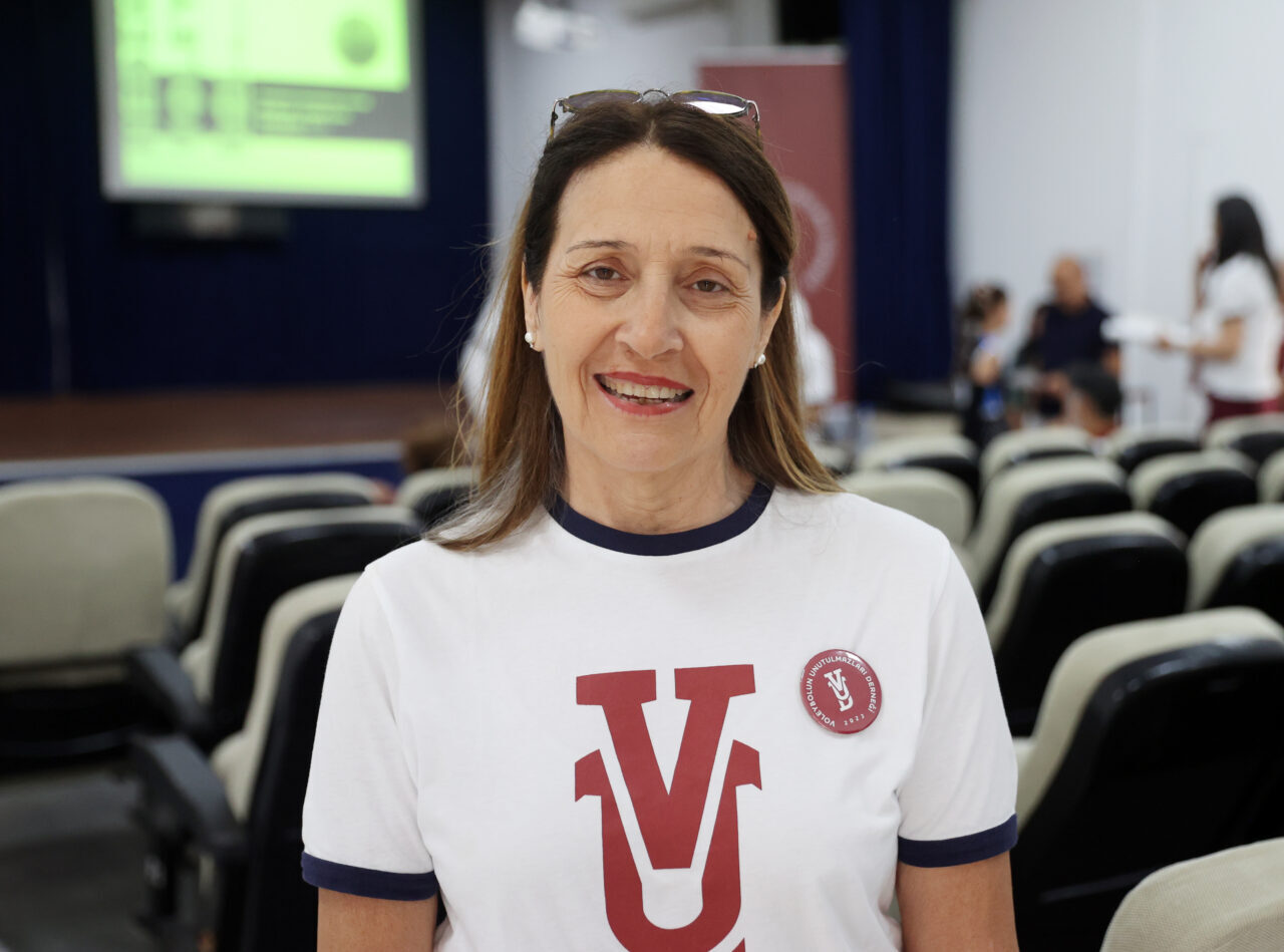 - Voleybolun Unutulmazları Derneği Başkanı Gülnur Özfer Görgün:
- "Voleybolun Unutulmazları