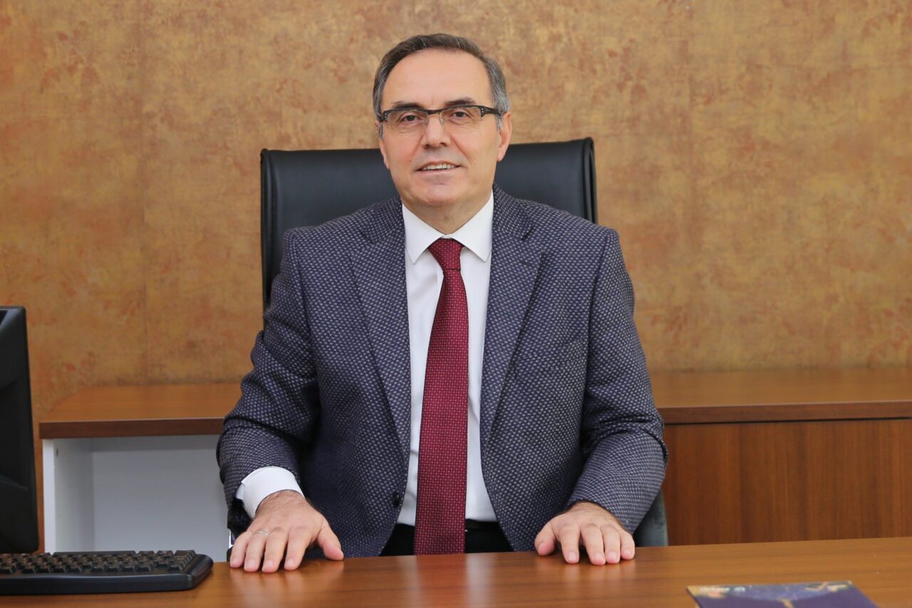 - Biruni Üniversitesi Eğitim Fakültesi Dekanı Prof. Dr. Adnan Ömerustaoğlu:
-