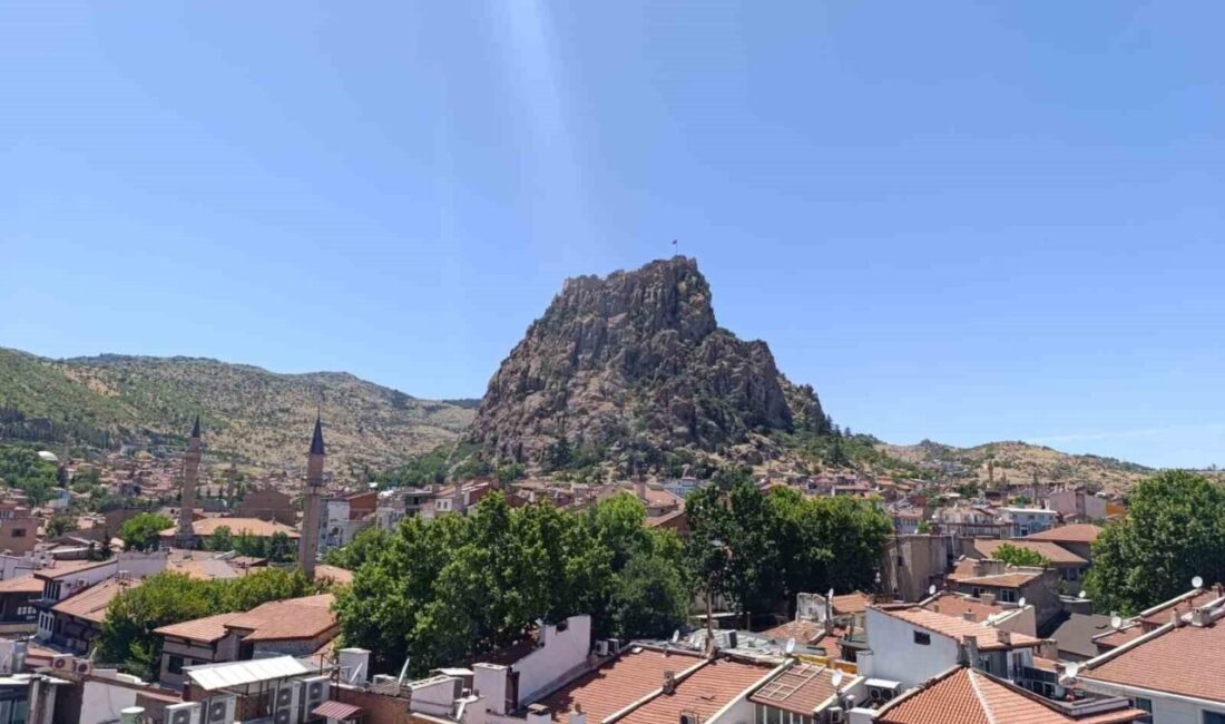 Afyonkarahisar yeni haftaya sıcak ve parçalı bulutlu bir hava ile