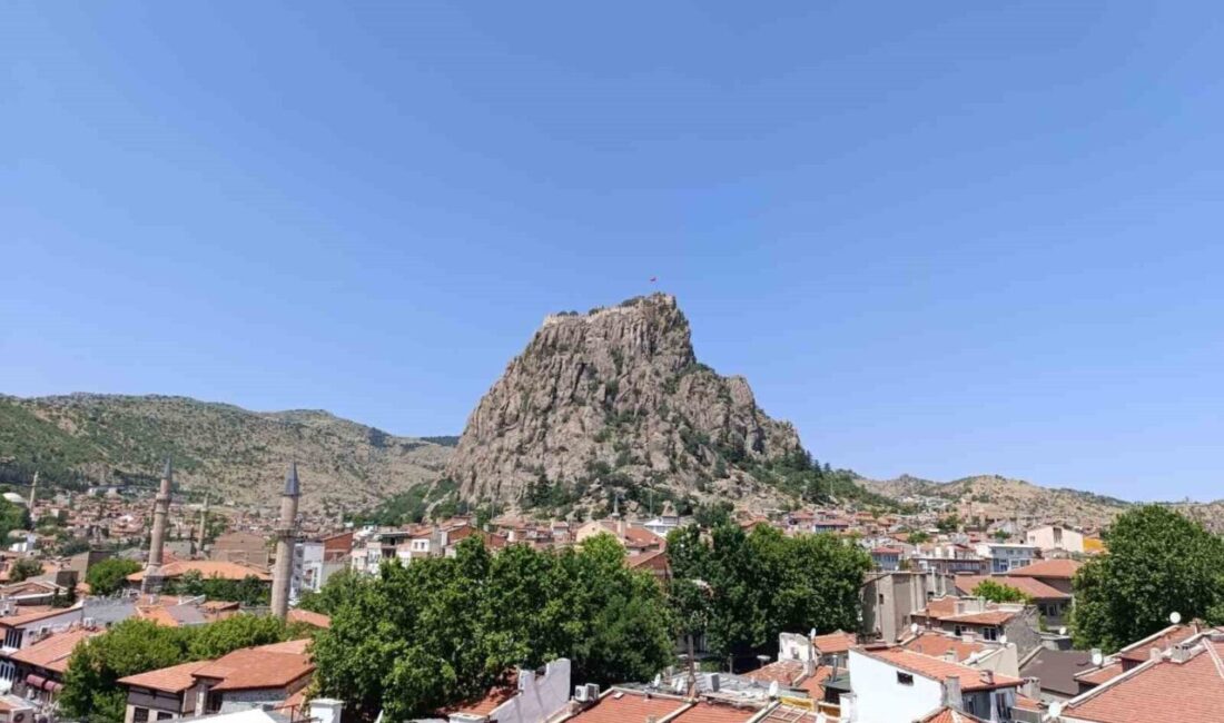 Afyonkarahisar yeni haftaya açık ve sıcak bir havayla başladı. Yapılan