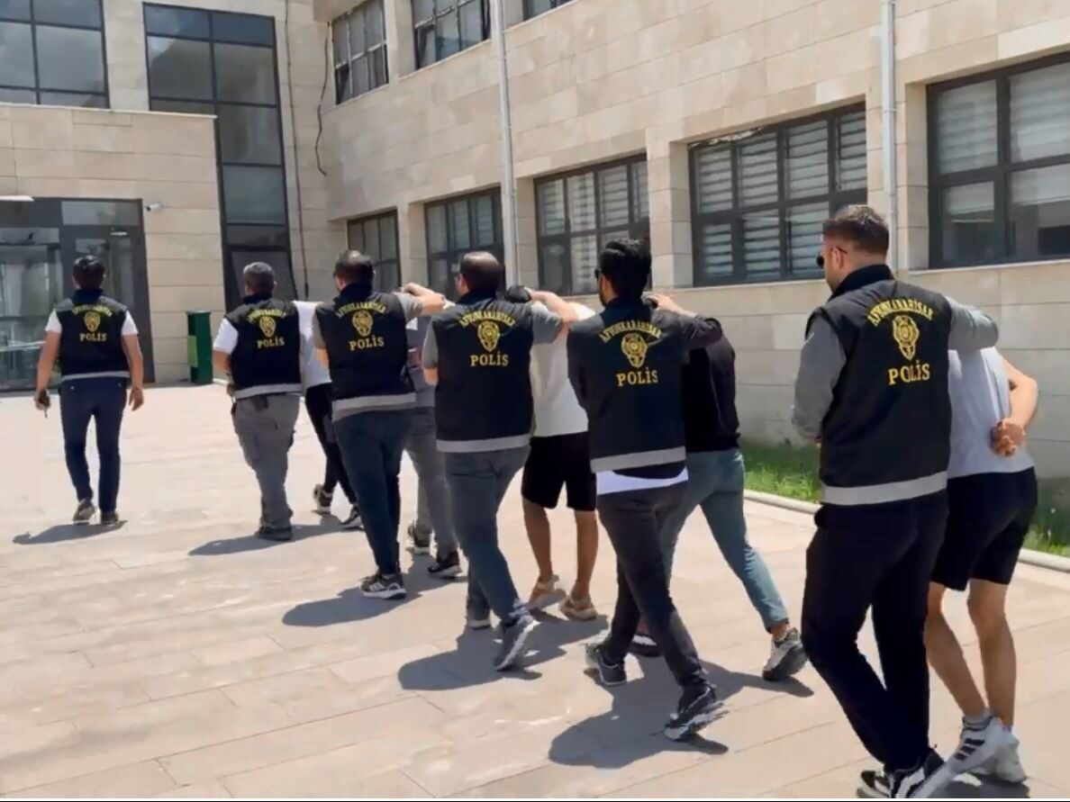 AFYONKARAHİSAR (AA) – Afyonkarahisar'da kablo hırsızlığı yaptıkları iddiasıyla gözaltına alınan