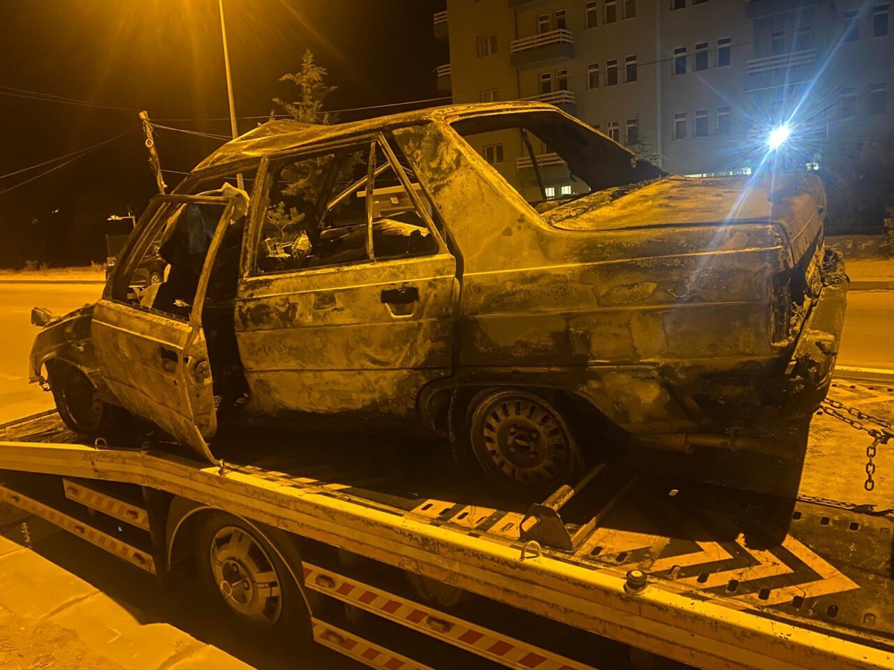 AFYONKARAHİSAR (AA) – Afyonkarahisar'ın Başmakçı ilçesinde otomobilin traktöre arkadan çarpması