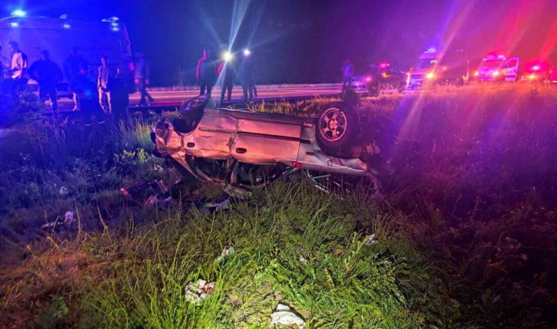 Afyonkarahisar’ın Sinanpaşa ilçesinde kontrolden çıkıp şarampole devrilen otomobildeki 7 kişi