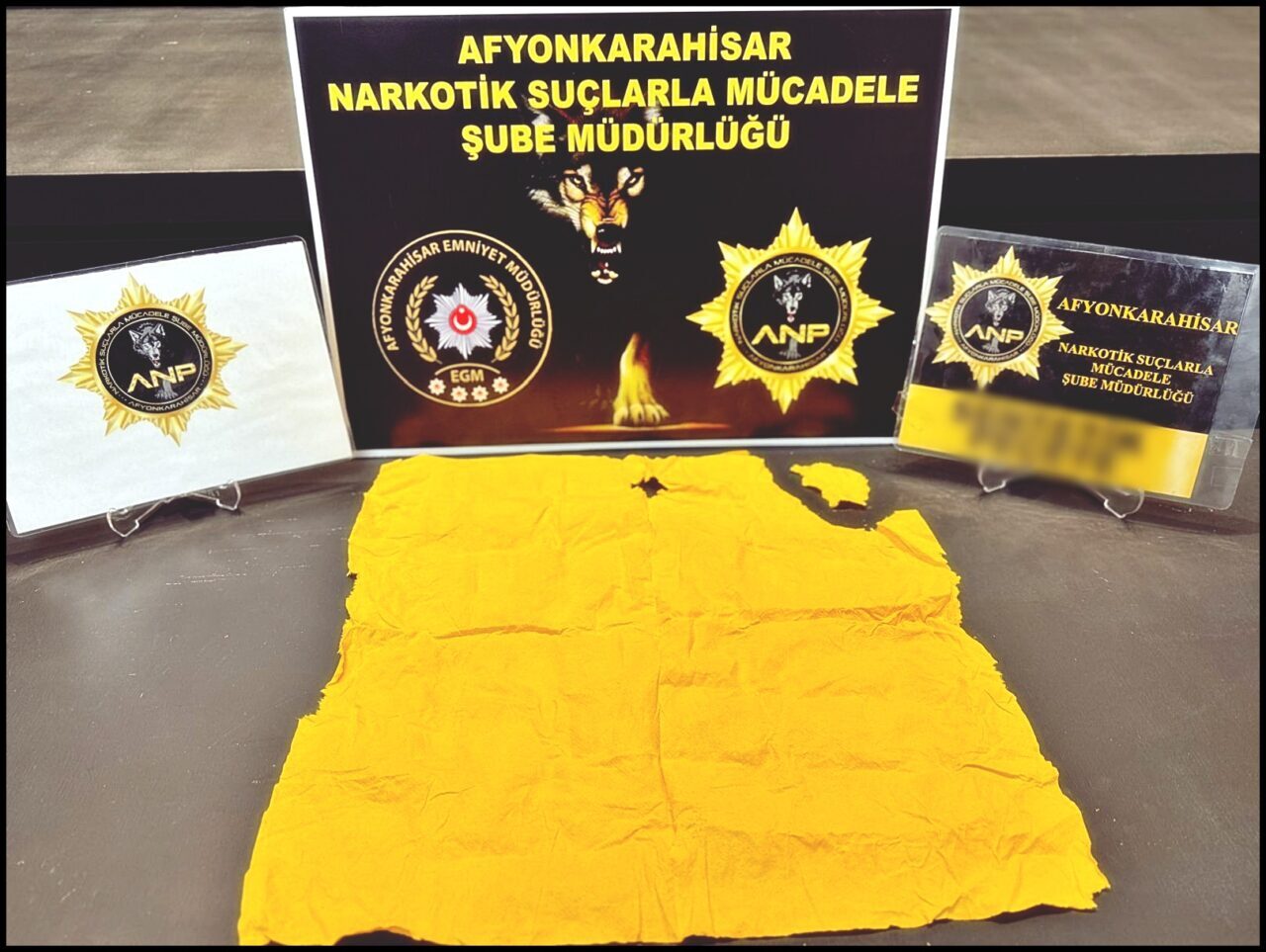 AFYONKARAHİSAR (AA) – Afyonkarahisar'da uyuşturucu operasyonunda gözaltına alınan 5 şüpheliden