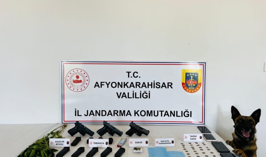 AFYONKARAHİSAR (AA) – Afyonkarahisar'ın Sinanpaşa ilçesindeki uyuşturucu operasyonunda 4 şüpheli