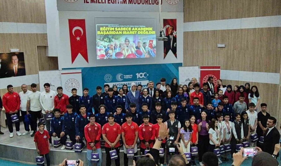 Afyonkarahisar Valiliği himayesinde, İl Milli Eğitim Müdürlüğü tarafından düzenlenen “Zirvedekiler”