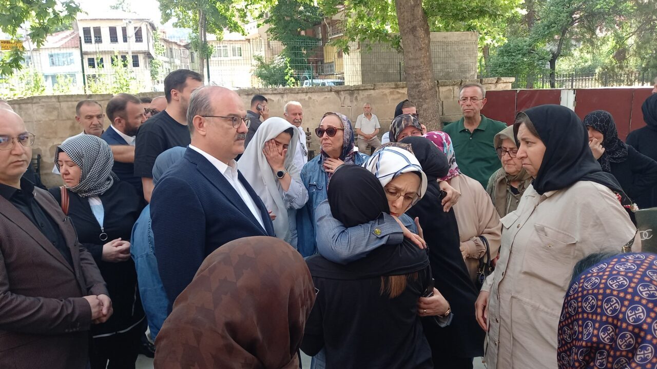 KÜTAHYA (AA) – AK Parti Kütahya İl Başkanı Ceyda Çetin