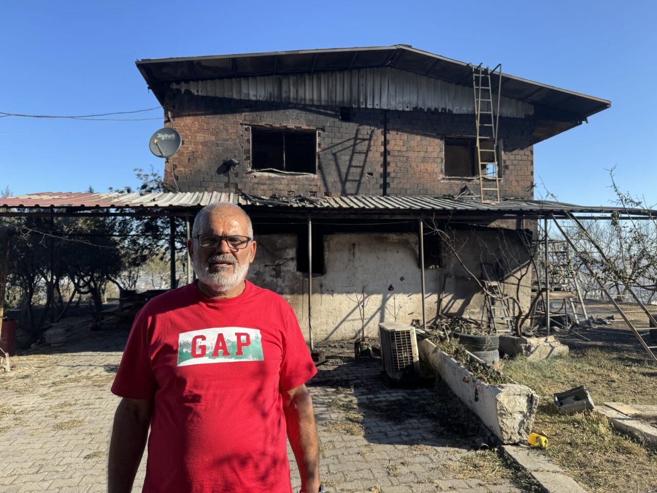 - İzmir'in Aliağa ilçesinde dün akşam çöplükte başladıktan sonra ormana