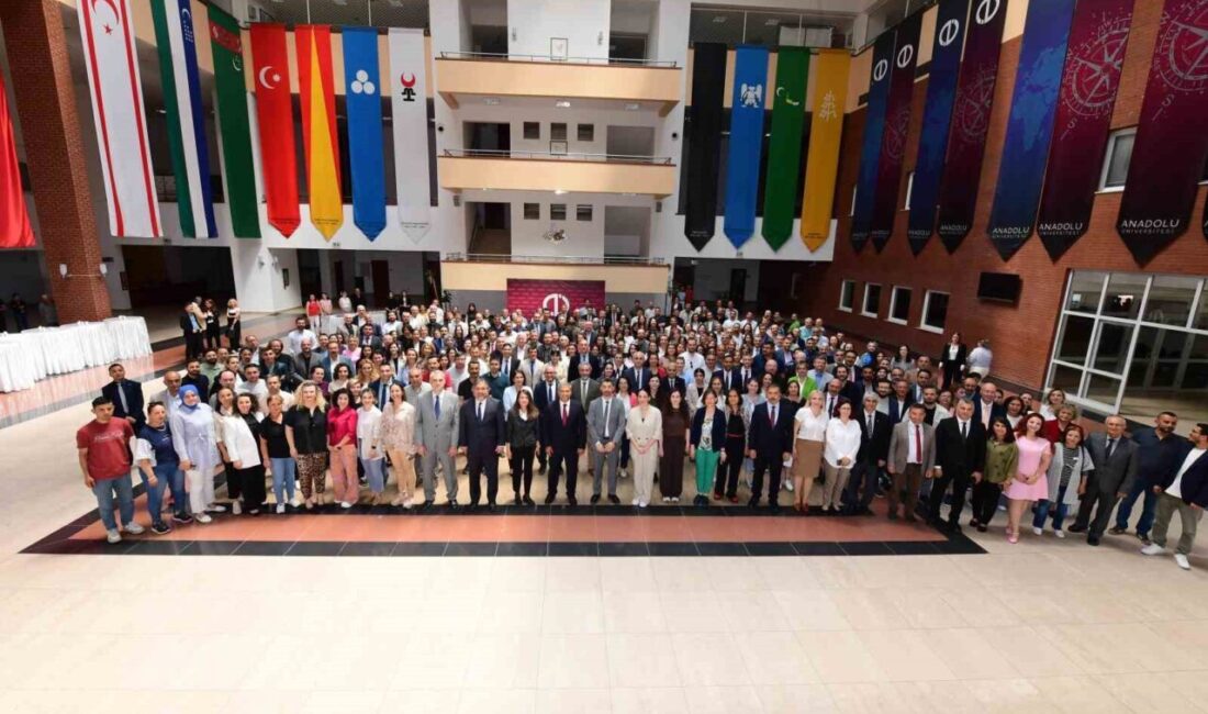 Anadolu Üniversitesi ailesi, Kurban Bayramı dolayısıyla bir araya gelerek bayramlaştı.