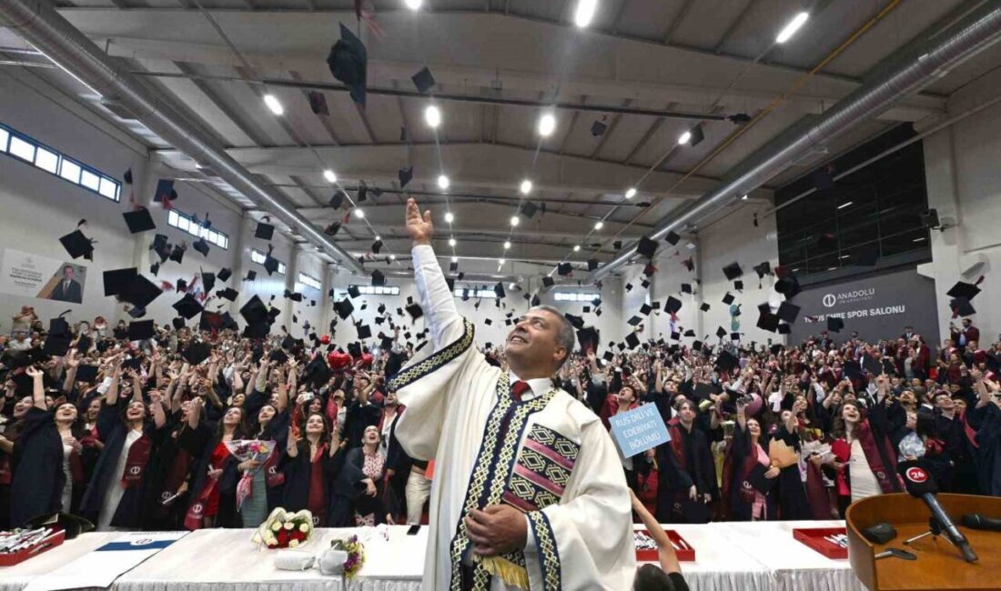 Anadolu Üniversitesi 2024-2025 Akademik Yılı Mezuniyet Törenleri tüm hızıyla devam