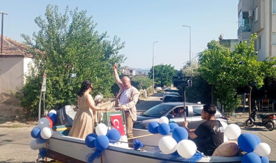 AYDIN (AA) – Aydın'ın Nazilli ilçesinde düzenlenen sünnet düğününde, süslenen