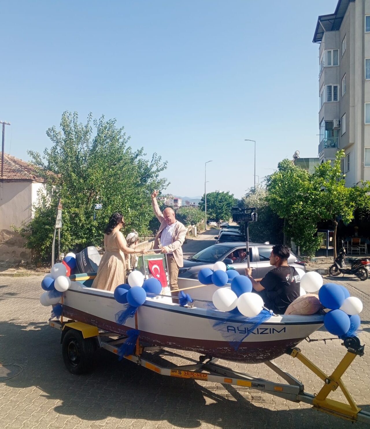 AYDIN (AA) – Aydın'ın Nazilli ilçesinde düzenlenen sünnet düğününde, süslenen