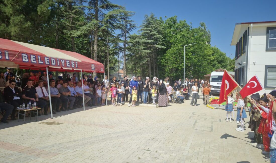 AFYONKARAHİSAR (AA) – Başmakçı ilçesinde çocuk şenliği düzenlendi. Şehit Öğretmen