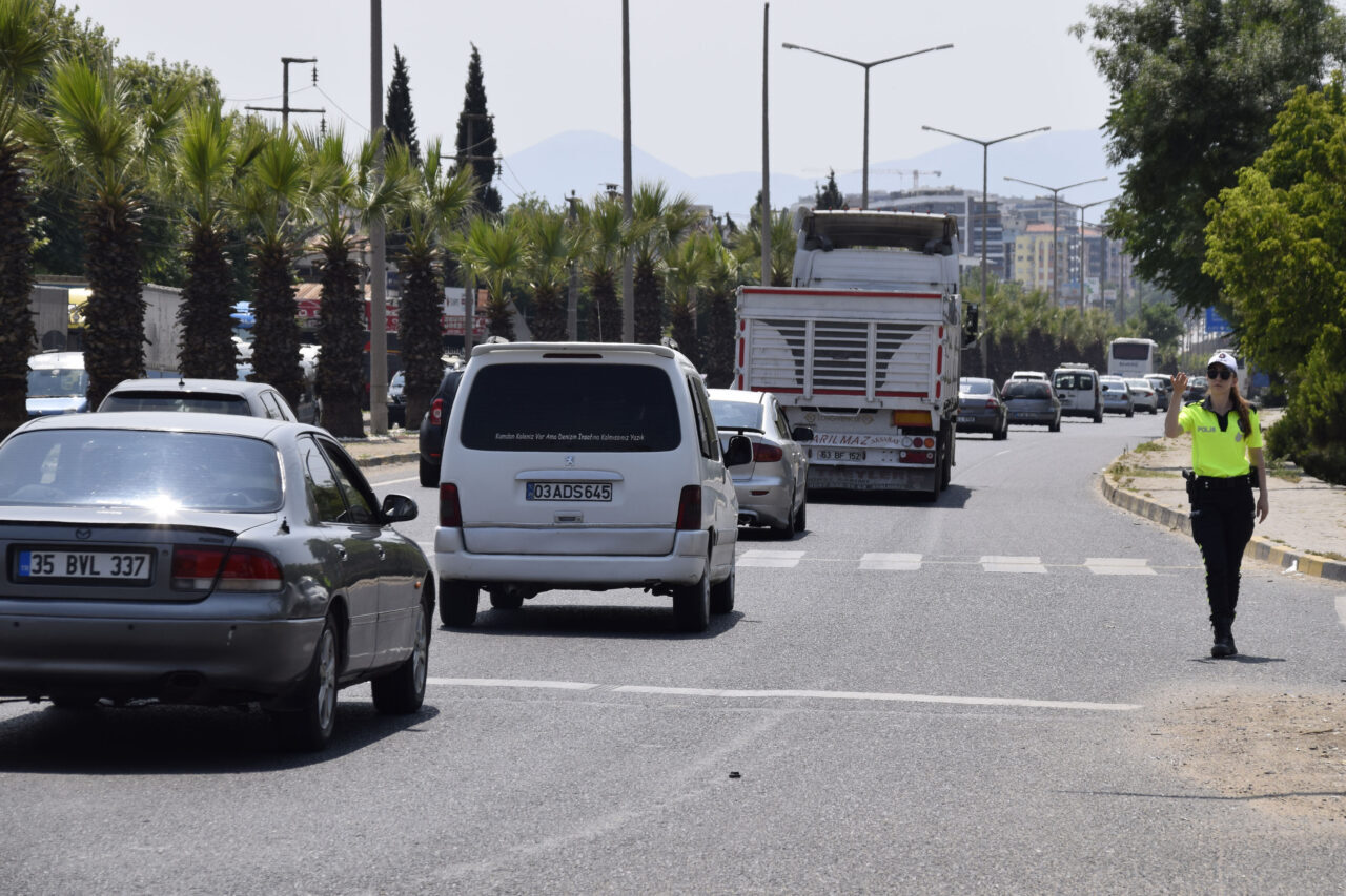 İZMİR/MANİSA (AA) – Kurban Bayramı tatilini sahil bölgelerinde geçirenler, bayramın