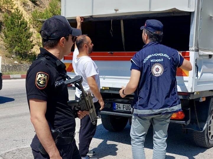 Bilecik İl Emniyet Müdürlüğü tarafından, düzensiz göç ve göçmen kaçakçılığıyla