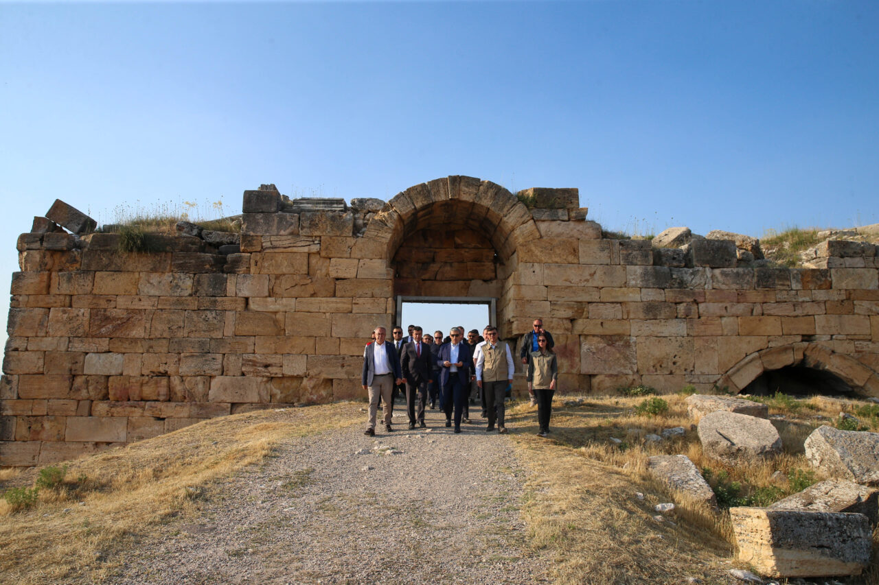 UŞAK (AA) – Uşak'ın Ulubey ilçesinde Blaundos Antik Kenti'nde 2025