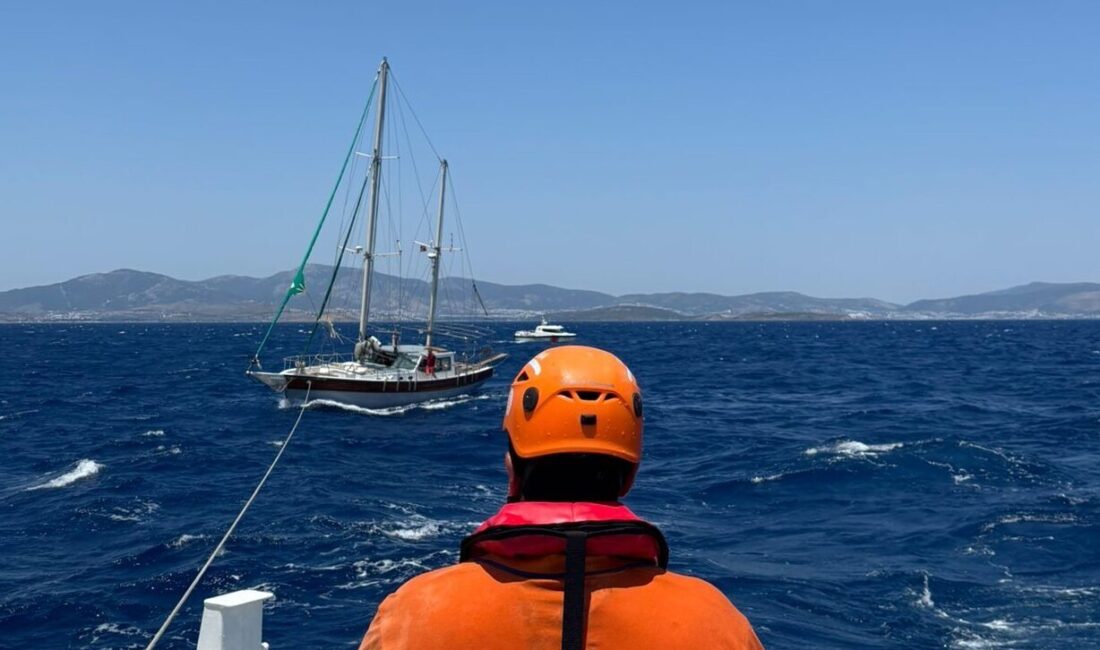 MUĞLA (AA) – Muğla'nın Bodrum ilçesi açıklarında sürüklenen teknedeki 2