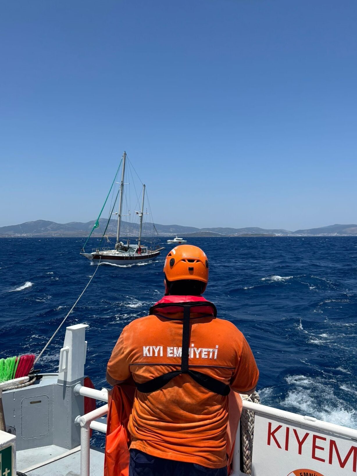 MUĞLA (AA) – Muğla'nın Bodrum ilçesi açıklarında sürüklenen teknedeki 2