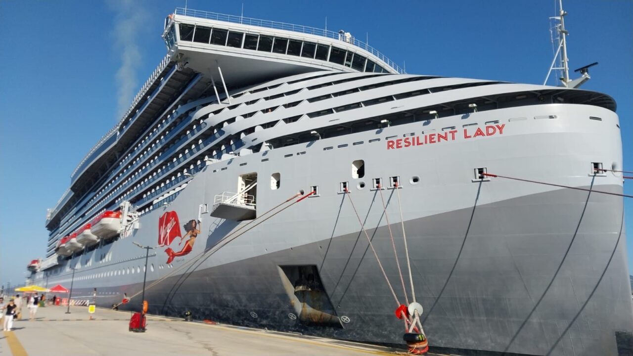 MUĞLA (AA) – Bahamalar bayraklı "Resilient Lady" kruvaziyeri, 2 bin