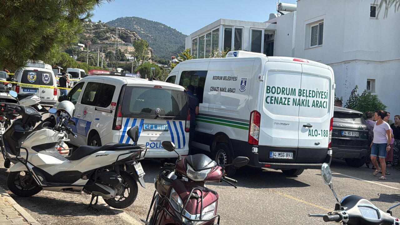 MUĞLA (AA) – Muğla'nın Bodrum ilçesinde, evinin çatısından düşen emekli