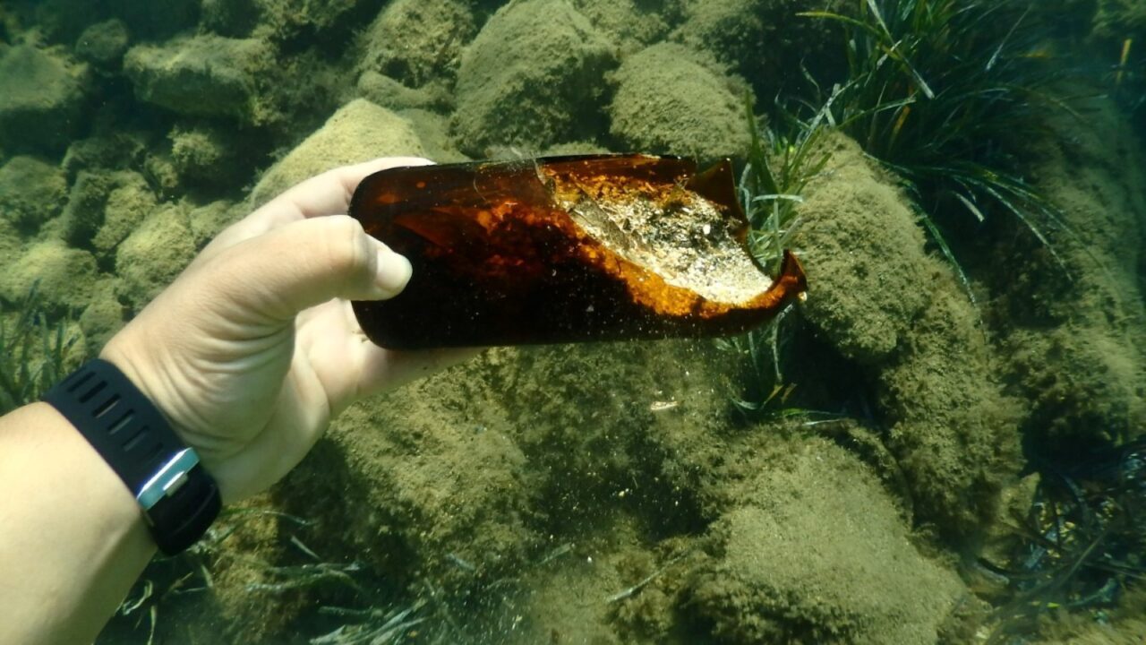 MUĞLA (AA) – Muğla'nın Bodrum ilçesinde deniz dibinden 62 kilogram