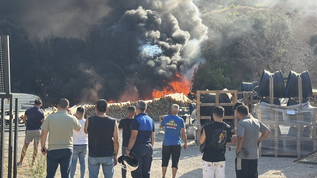 MUĞLA (AA) – Muğla'nın Bodrum ilçesinde, plastik boruların depolandığı açık