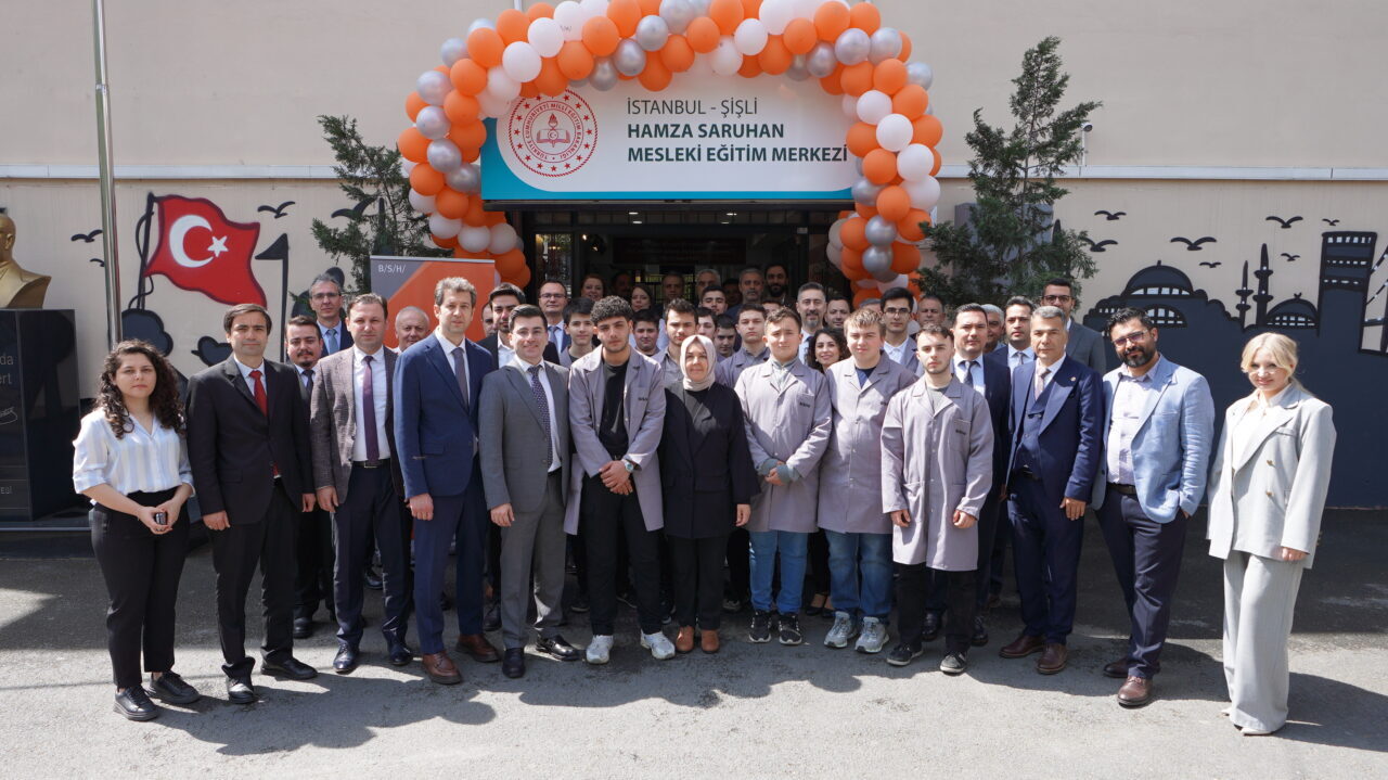 - Yeni eğitim laboratuvarı, öğrencilere beyaz eşya teknolojisini yerinde tanıma
