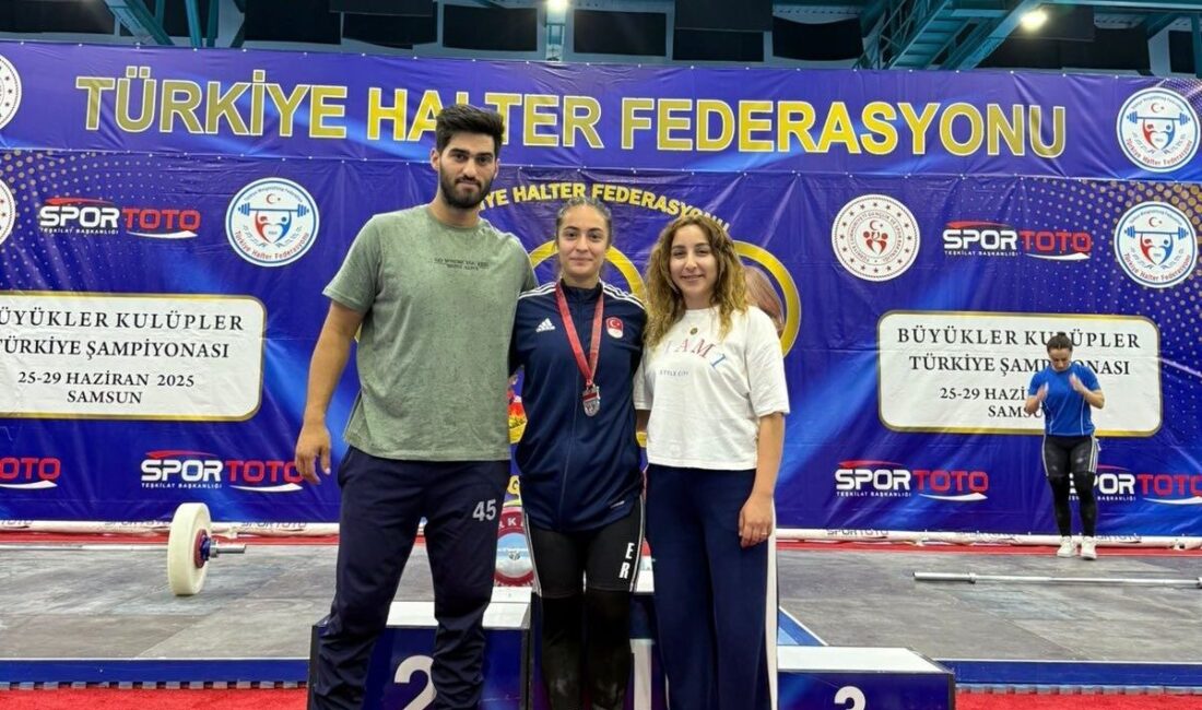 Eskişehir’den Büyükler Kulüpler Türkiye Halter Şampiyonası’na Eskişehir’den katılan Buse Er,