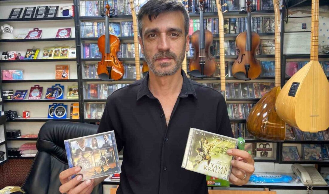 Eskişehirli esnaf Okan Kuruçay, dijital müzik platformlarının yükselişiyle birlikte, kaset