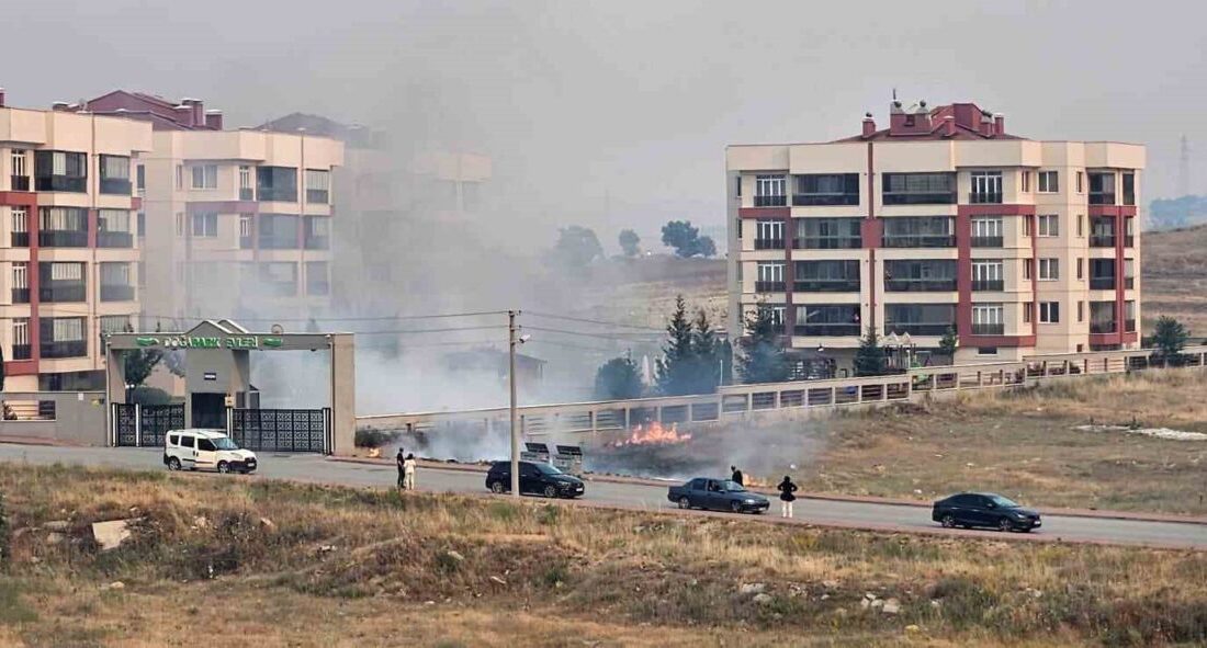 Eskişehir’de çöp konteynerine atılan sigara izmariti nedeniyle çıkan yangın itfaiye