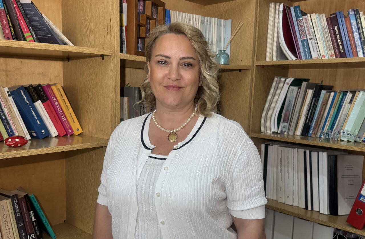 - Ege Üniversitesi Edebiyat Fakültesi Sosyoloji Bölümü Öğretim Üyesi Doç.