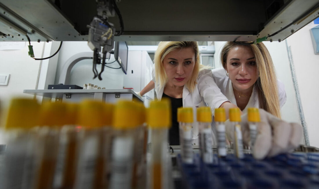 - Doç. Dr. Huriye Erbak Yılmaz ve Dr. Esra Erbak