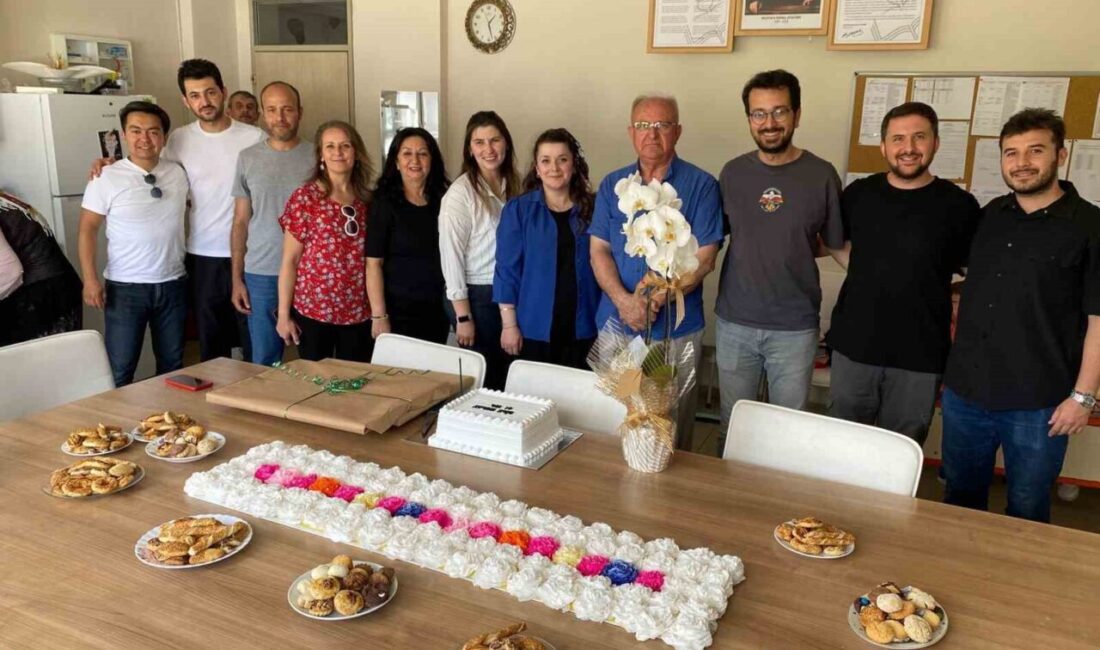 Eskişehir’de emekli olan 65 yaşındaki müdüre, 105 öğrenci, 15 öğretmen