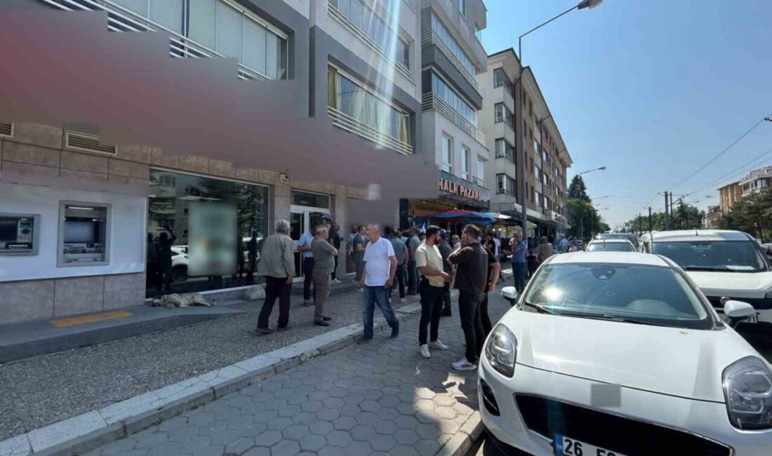 Eskişehir’de, pompalı tüfekle bir banka şubesine giren şüpheli, polis ekiplerince