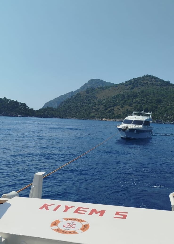 MUĞLA (AA) – Muğla'nın Fethiye ilçesi açıklarında sürüklenen teknedeki 2