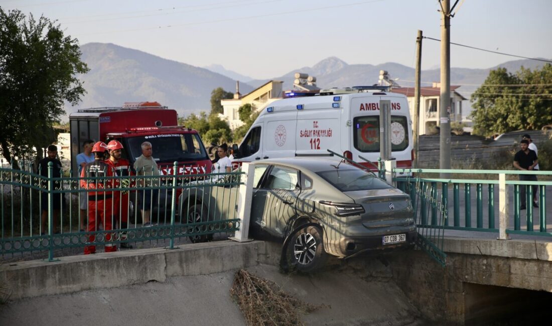MUĞLA (AA) – Muğla'nın Fethiye ilçesinde iki otomobilin çarpışması sonucu
