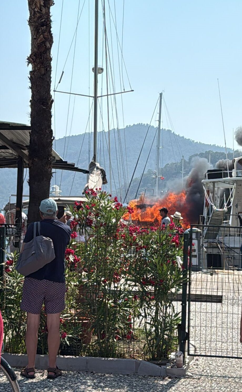 MUĞLA (AA) – Muğla'nın Fethiye ilçesinde marinada bağlı teknede çıkan