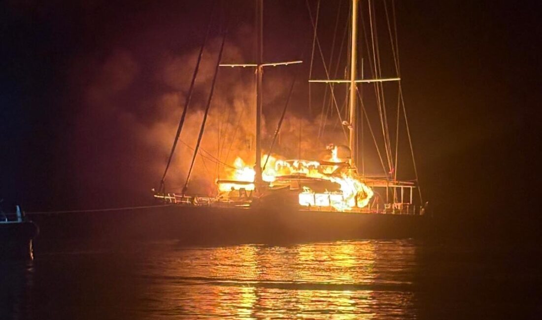 MUĞLA (AA) – Muğla'nın Fethiye ilçesinde yangın çıkan tekne, söndürme