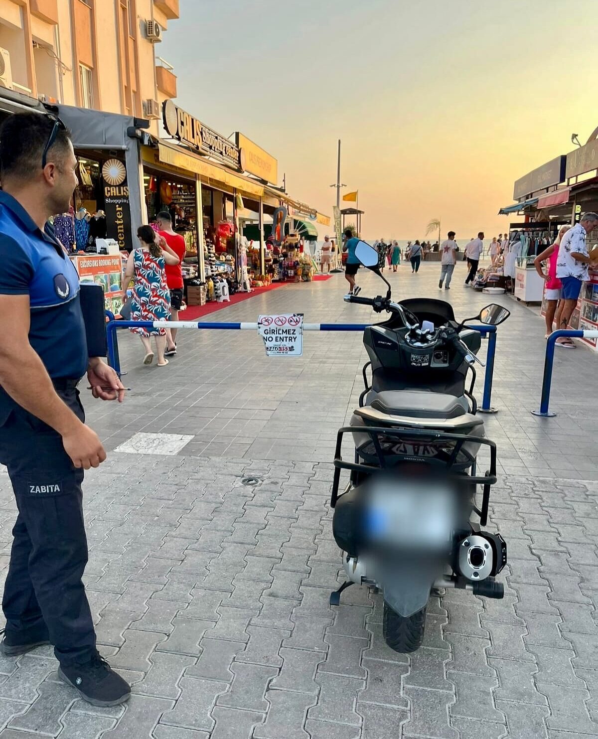 MUĞLA (AA) – Muğla'nın Fethiye ilçesinde zabıta ekiplerince sahil, meydan