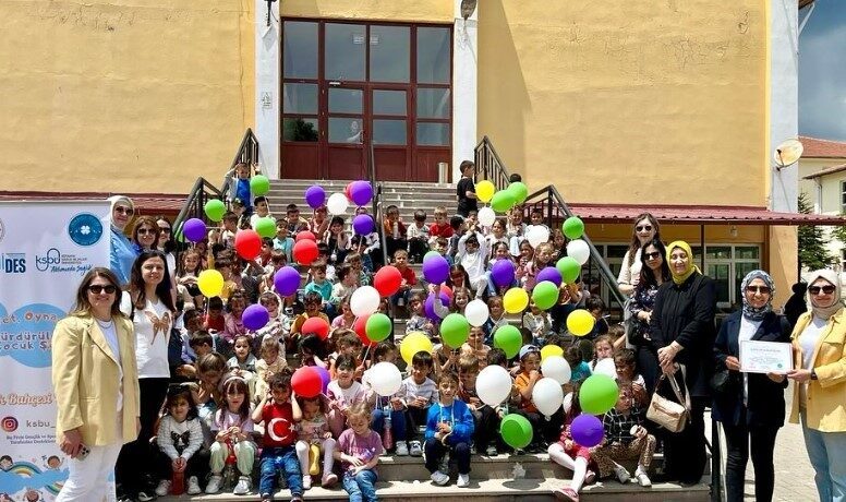 Kütahya’nın Gediz ilçesinde bulunan Sağlık Hizmetleri Meslek Yüksekokulu, minik misafirlerini