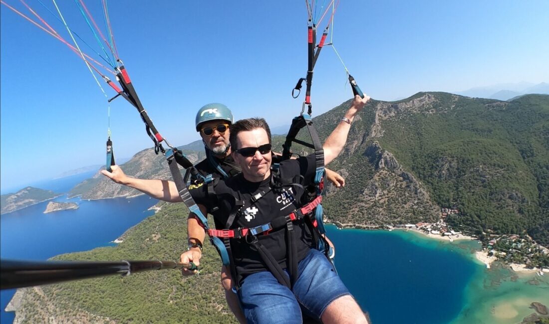 MUĞLA (AA) – Görme engelli İngiliz turistin uçma hayali Muğla'nın