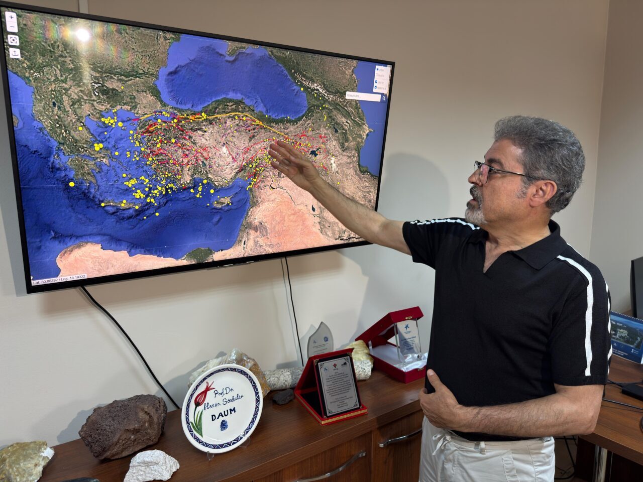 - Dokuz Eylül Üniversitesi Deprem Araştırma ve Uygulama Merkezi Müdürü