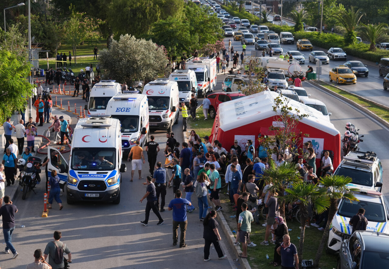 - İzmir Valisi Süleyman Elban:
- "Şu ana kadar hastanede tedavi