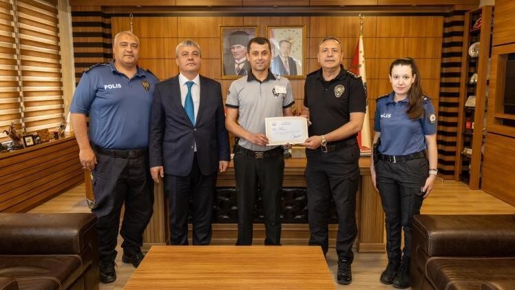 Bilecik’te güvenlik görevlilerine başarı belgeleri takdim edildi. Bilecik İl Emniyet