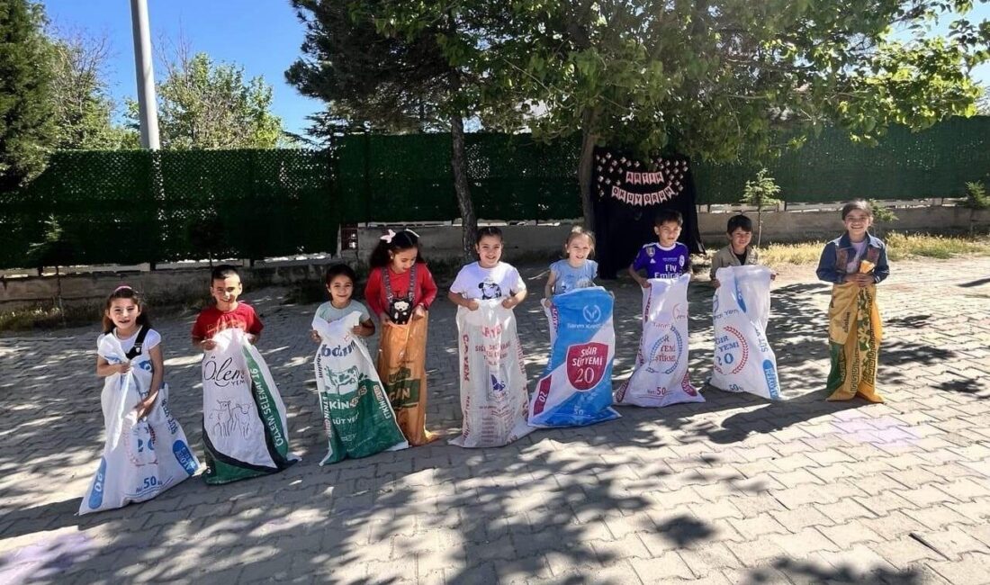 Hisarcık Kutluhallar İlk-Ortaokulunda geleneksel çocuk oyunları şenliği gerçekleştirildi. Okul bahçesinde