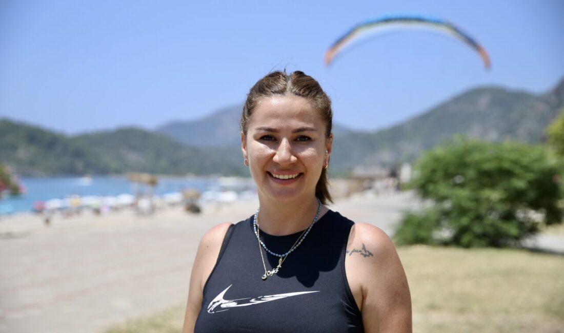 - Yamaç paraşütü pilotu İlknur Güngelen:
- "Kadın pilot olduğunu duyup