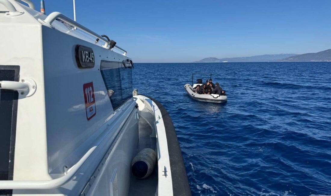 İZMİR (AA) – İzmir'in Dikili ilçesi açıklarında 18 düzensiz göçmen